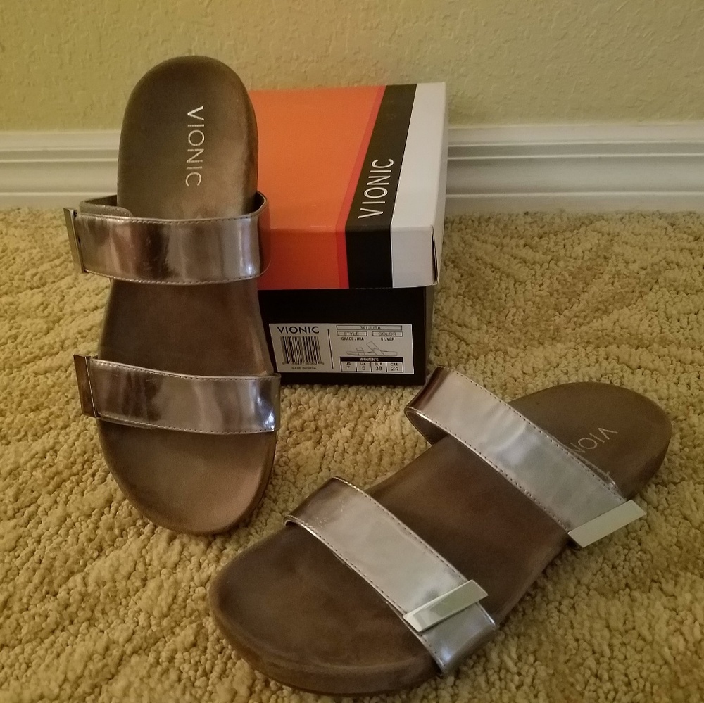 Vionic strappy sandal. Metallic fun sporty sandal!